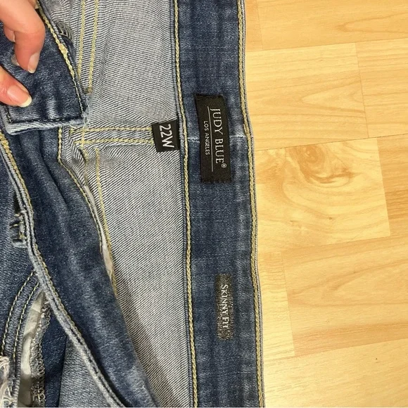 Judy Blue Womens high-waist, relaxed-fit, raw-hem denim jeans Size 22W - Picture 5 of 6